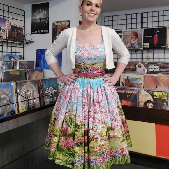 Meet your Posher, Ashley - Picture 2 of 5